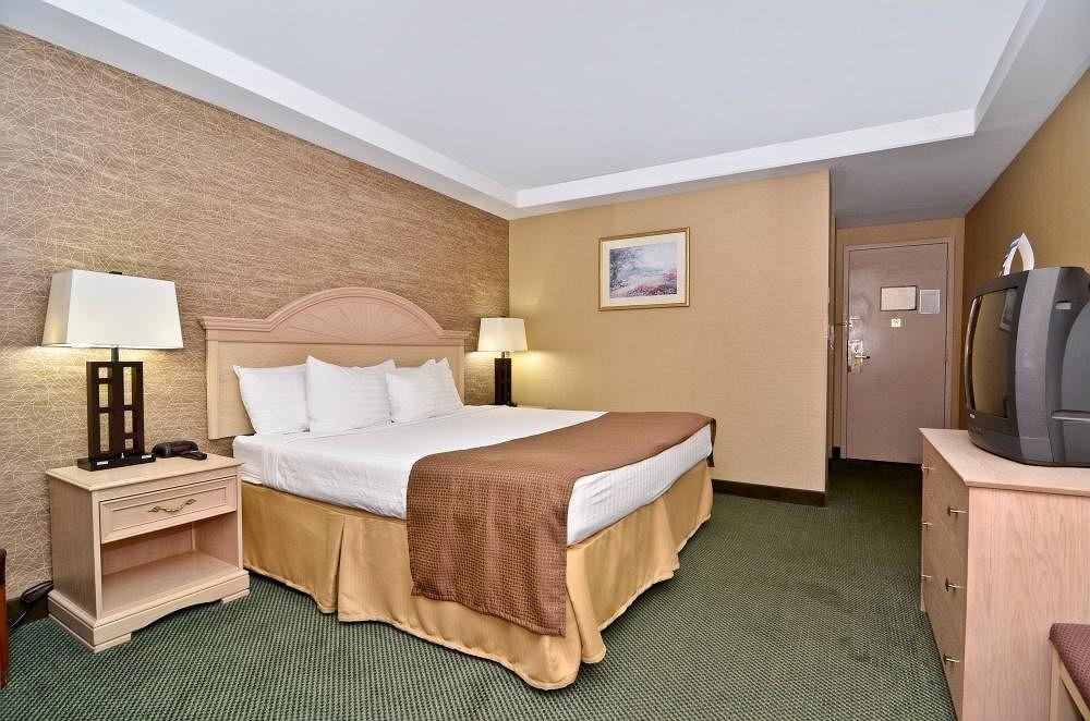 Best Western Summit Inn Niagara Falls Room photo